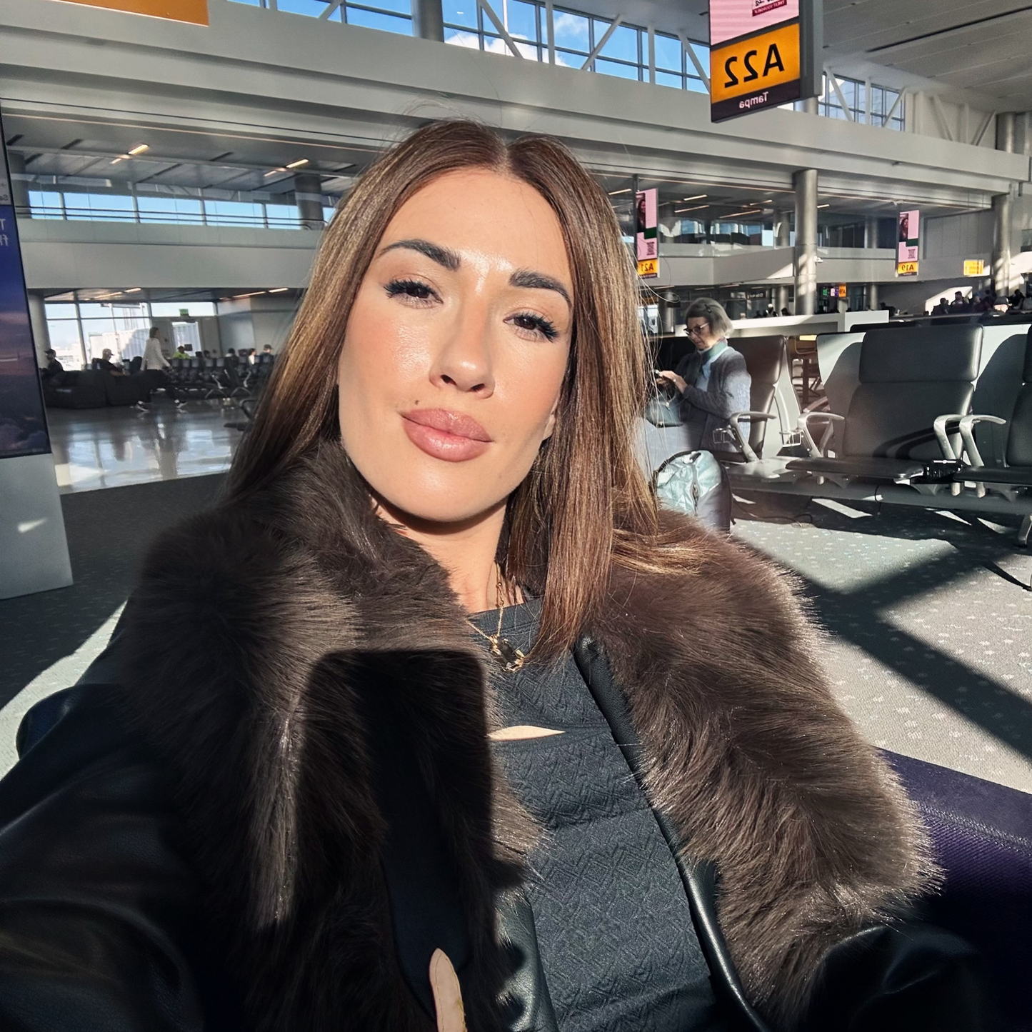 The Airport Edit: Medium Neutral Brown w/ Carmel Highlights